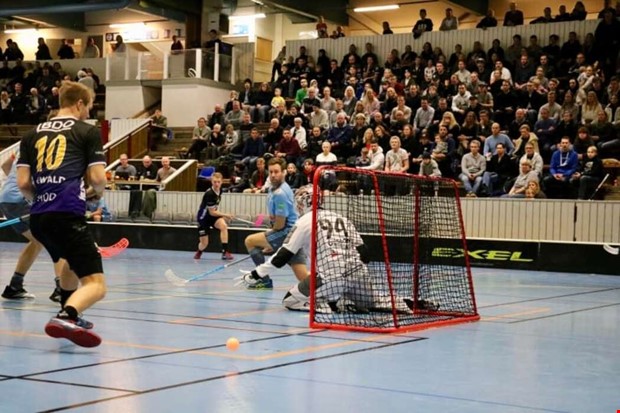 Varla skakade serieledarna Varla skakade serieledarna