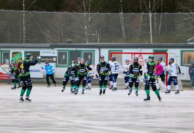 Trots förlust mot AIK – Frillesås får ny chans till elitserien Trots förlust mot AIK – Frillesås får ny chans till elitserien