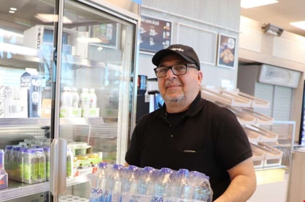 Abbe slår upp portarna Abbe slår upp portarna