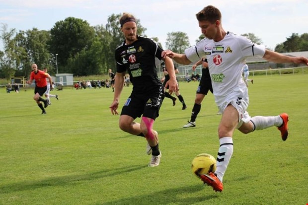 Välspelad fotboll i stökig vinnarmatch Välspelad fotboll i stökig vinnarmatch
