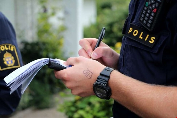 Krossat fönster till pizzeria Krossat fönster till pizzeria