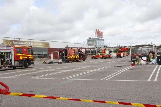Misstänkt gasläcka på Ica Maxi – 12 personer drabbade