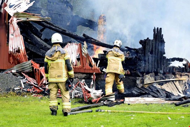 Lagård vid Slätthall utbränd Lagård vid Slätthall utbränd