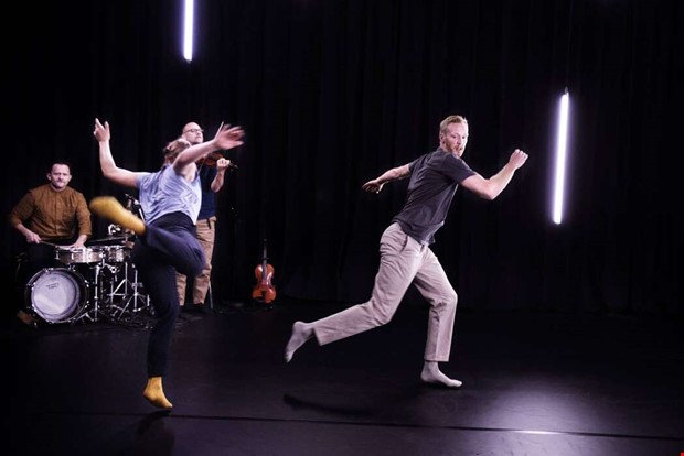 Mellan folkdans och samtiden