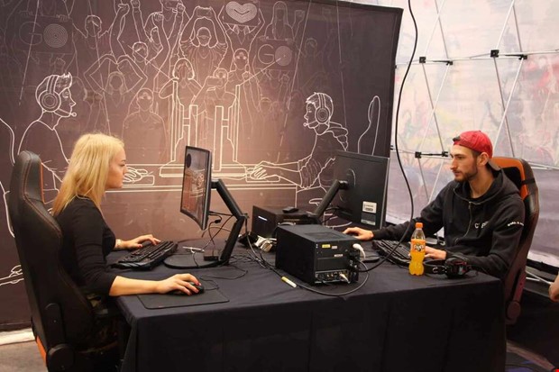 E-sportkändisar och spel E-sportkändisar och spel