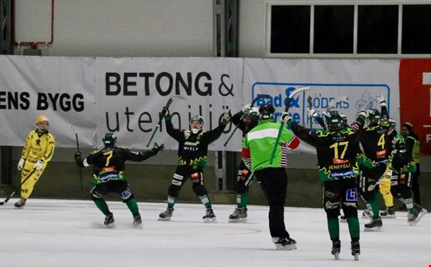 Rudell matchhjlte i premiren