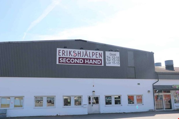Pengaregn n�r Erikshj�lpen delar ut stipendier