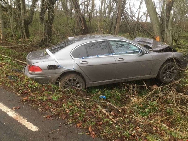 Krockad bil ska brgas