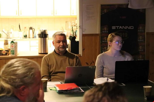 Klubbens ordfrande lmnar med omedelbar verkan