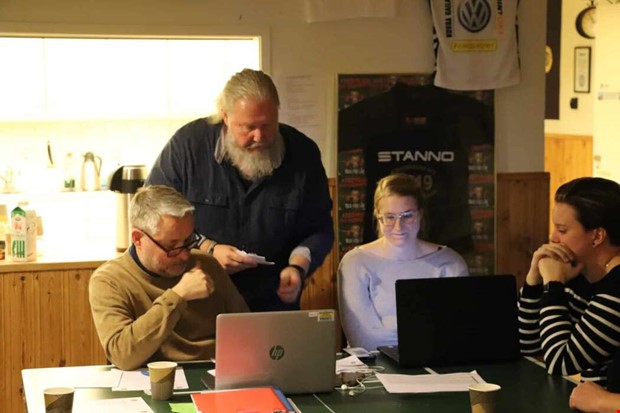 Klubben str utan styrelse  kallar till nytt rsmte