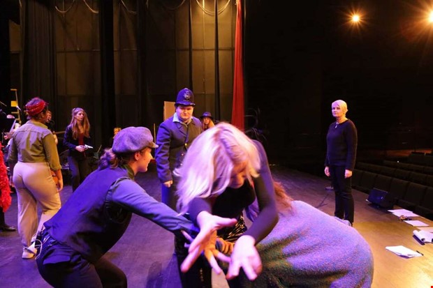 Stora drmmar p estetelevernas scen