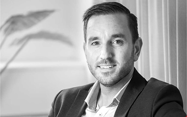 Andra varslar  d jobbar han fr hgtryck