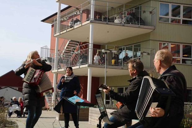 Ger hopp med sång Ger hopp med sång