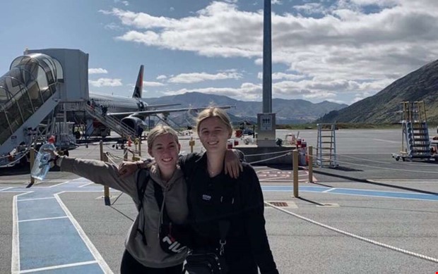 Wilma och Kajsa fast p Bali