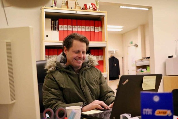 Sportchefen lmnar sin roll