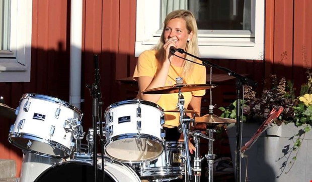 rets instrumentalist hller trummorna varma