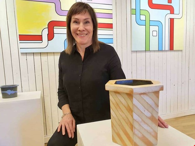 Tv� generationer st�ller ut tillsammans