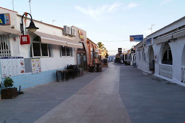 Vandrar p� taket i v�ntan p� ljusare tider