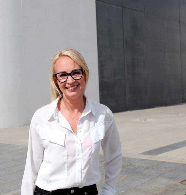 Teatern st�ttar och s�ker upp