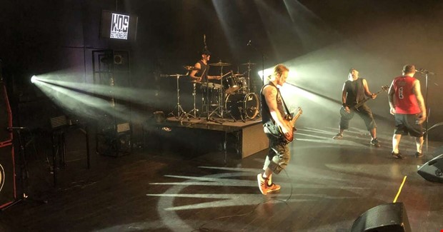 Kvllen bjuder p sprakande rockshow