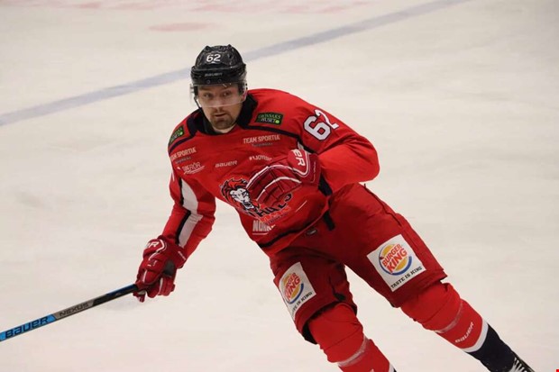 Mattias Elfstr�m �terv�nder till Hanhals Kings