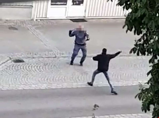 22-årig knivman begärs häktad