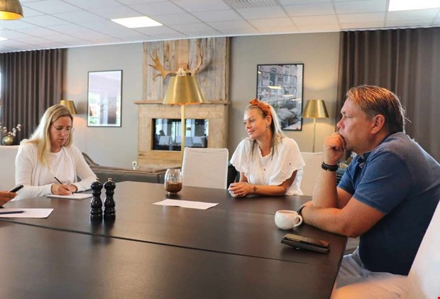 Frgetecken kring middagsunderhllning