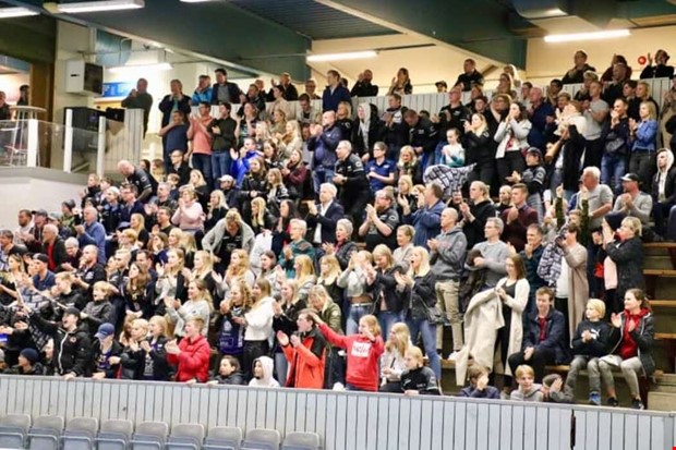 Myndigheter öppnar för större publik Myndigheter öppnar för större publik