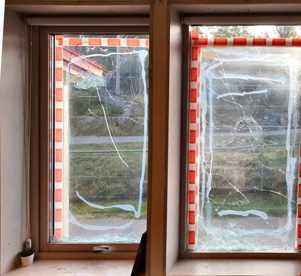 Vaktbolag ska stoppa skadeg�relse p� skola