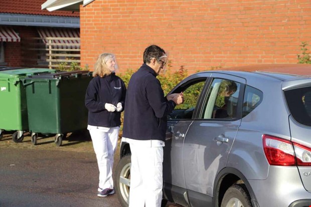 H�r vaccinerar de sig - i bilen