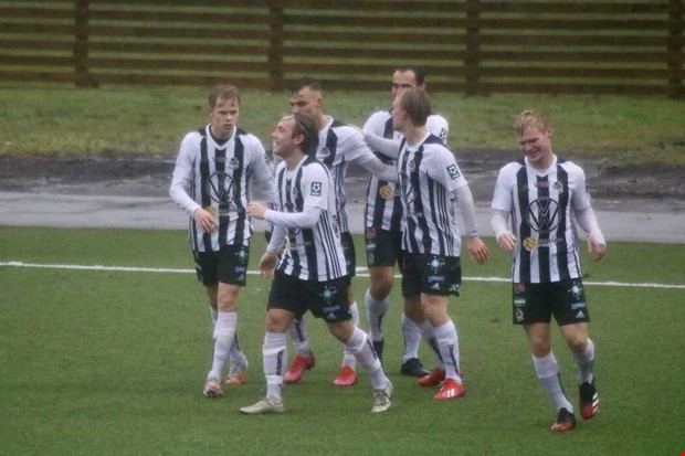 Lindome gjorde sitt fr att stlla in Vrnamos uppflyttningsfest