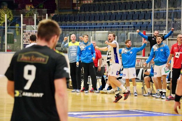 Aran�s drar en suck av l�ttnad