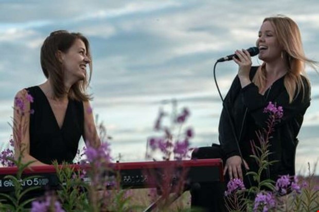 Deras jullt gr succ i sociala medier