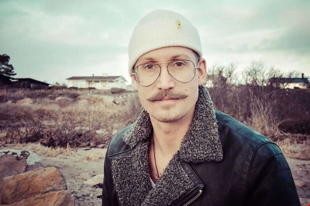 Max debuterar p distans: "80-talsinfluenser"