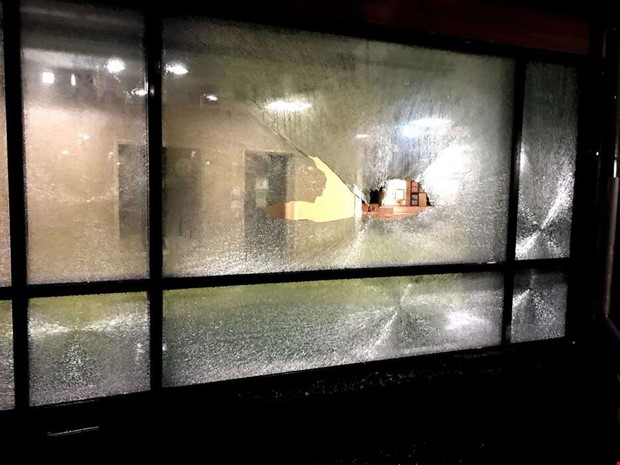 40-tal rutor krossade p� Fj�r�s Br�ckaskolan � polisen vill ha tips