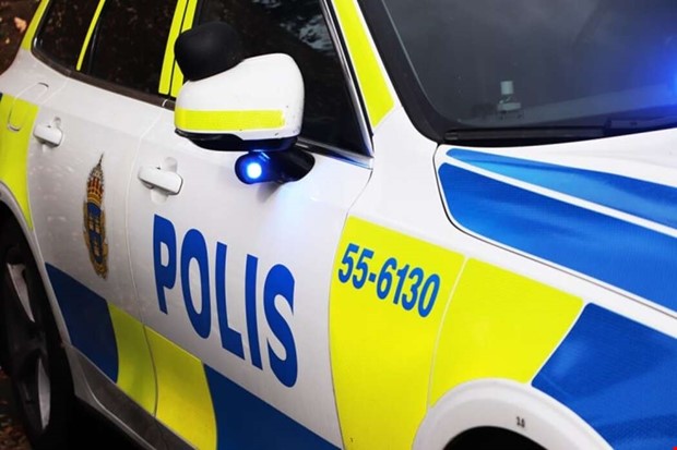 Motorsågsman jagas av polis i Kungsbacka