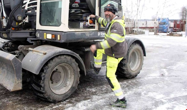 Thomas hyllad f�r v�gblockering