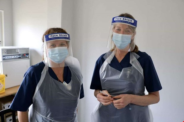 Tv�ra kast f�r distriktssk�terskorna