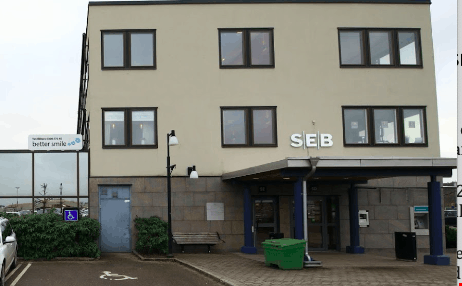 Bank flyttar in i Valand