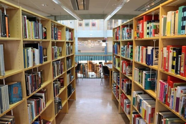 Debatt: Barnen i Frillesås har rätt till ett bibliotek i skolan Debatt: Barnen i Frillesås har rätt till ett bibliotek i skolan