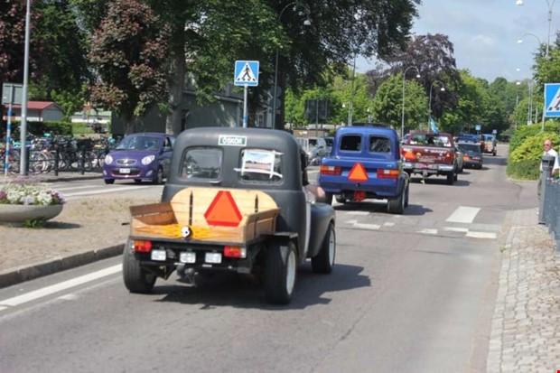 18-åring i EPA-traktor smet från polisen 18-åring i EPA-traktor smet från polisen