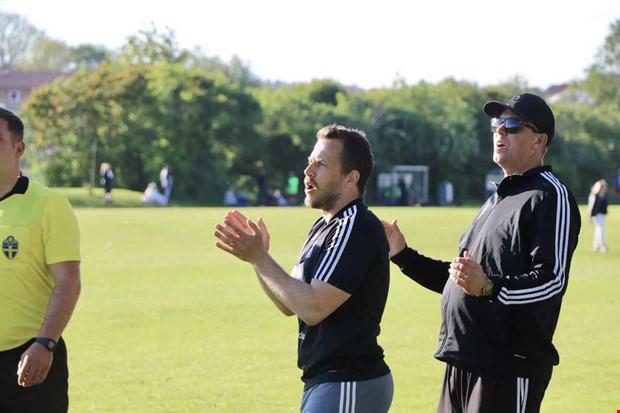 Målvakten Hysén stoppades efter otäck huvudskada Målvakten Hysén stoppades efter otäck huvudskada