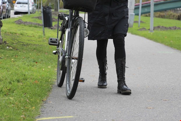 Debatt: Se till att g p rtt sida vgen!