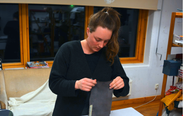 Johanna experimenterar med gr frg