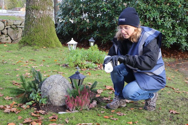 Ljusen tnds p kyrkogrden