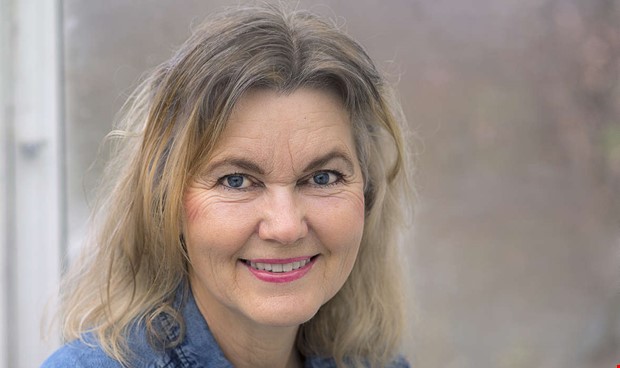 Katarina skapar bilder med mnga lager