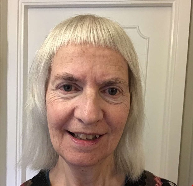 Lena trivs mellan frestllande och abstrakt