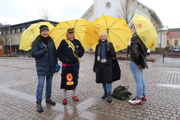 Protest mot lngre restid till Gteborg
