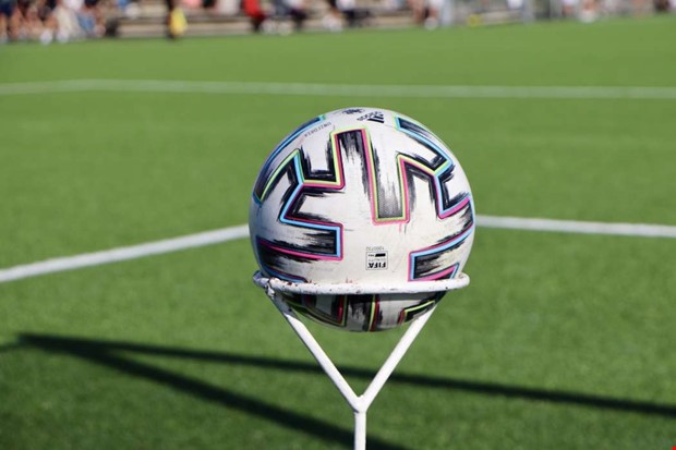 F�rre T�l�talangen skriver allsvenskt kontrakt