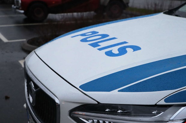 Bil hamnade på taket - man misstänks för drograttfylla Bil hamnade på taket - man misstänks för drograttfylla